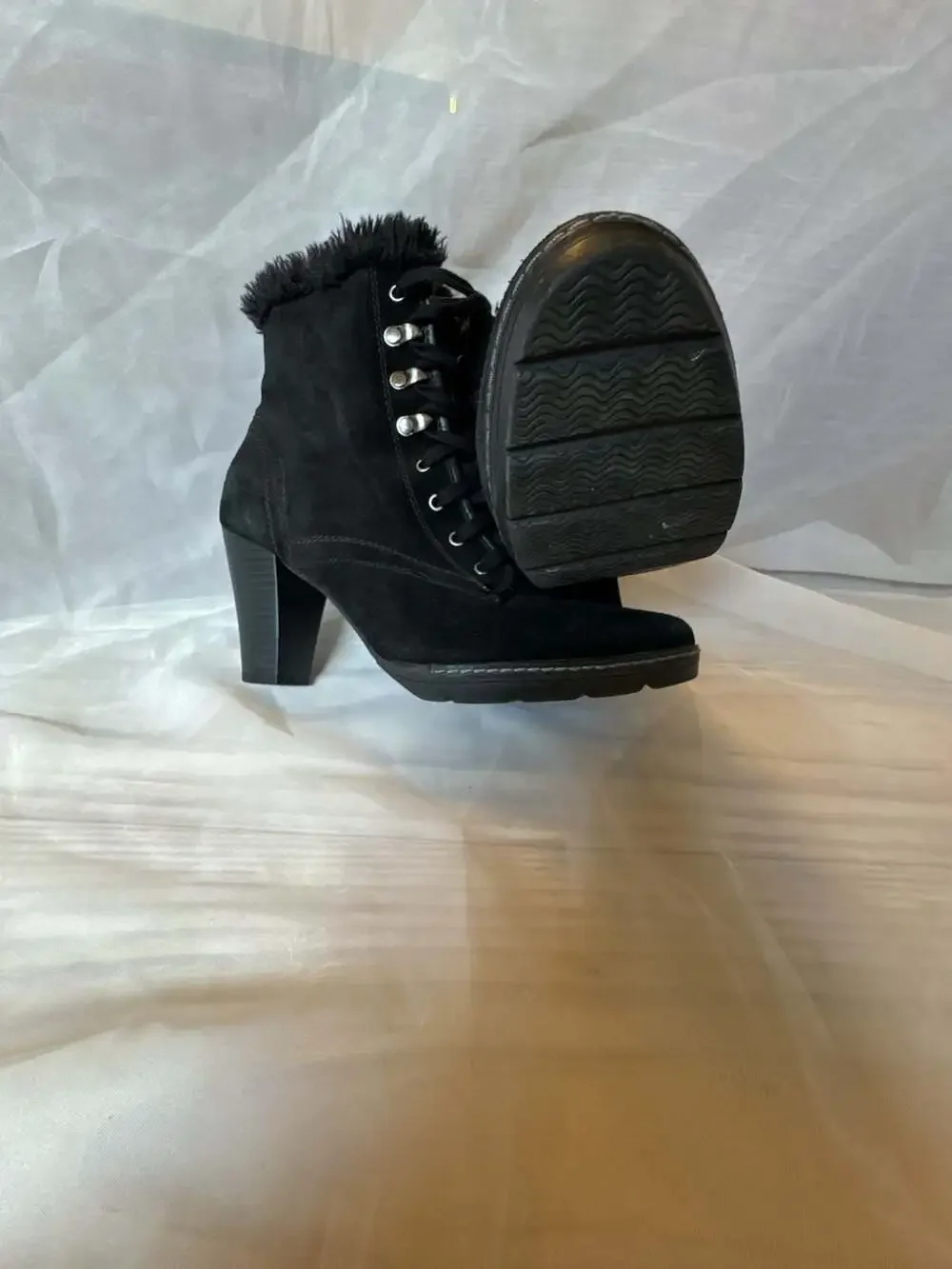 Blondo AquaProtect B4778-31 Women's Black Suede Lace-Up Ankle Boots with Faux Fu